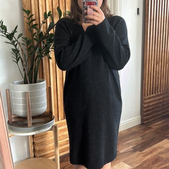 Vince Black V-Neck Sweater Dress - Picture 11 of 13